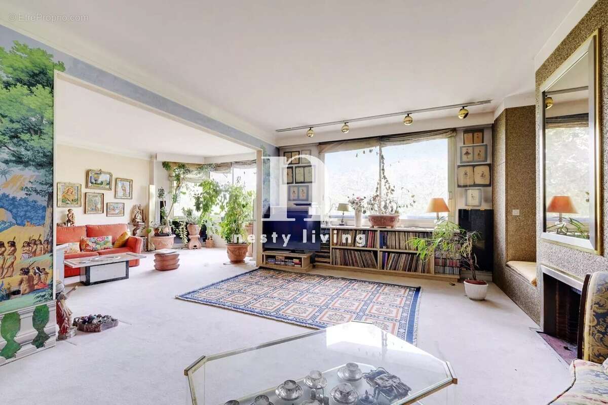 Appartement à PARIS-16E