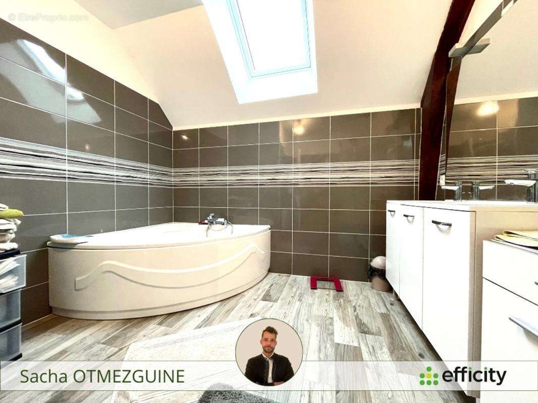 Maison 245 m² à Tournon-Saint-Martin  - photo 3