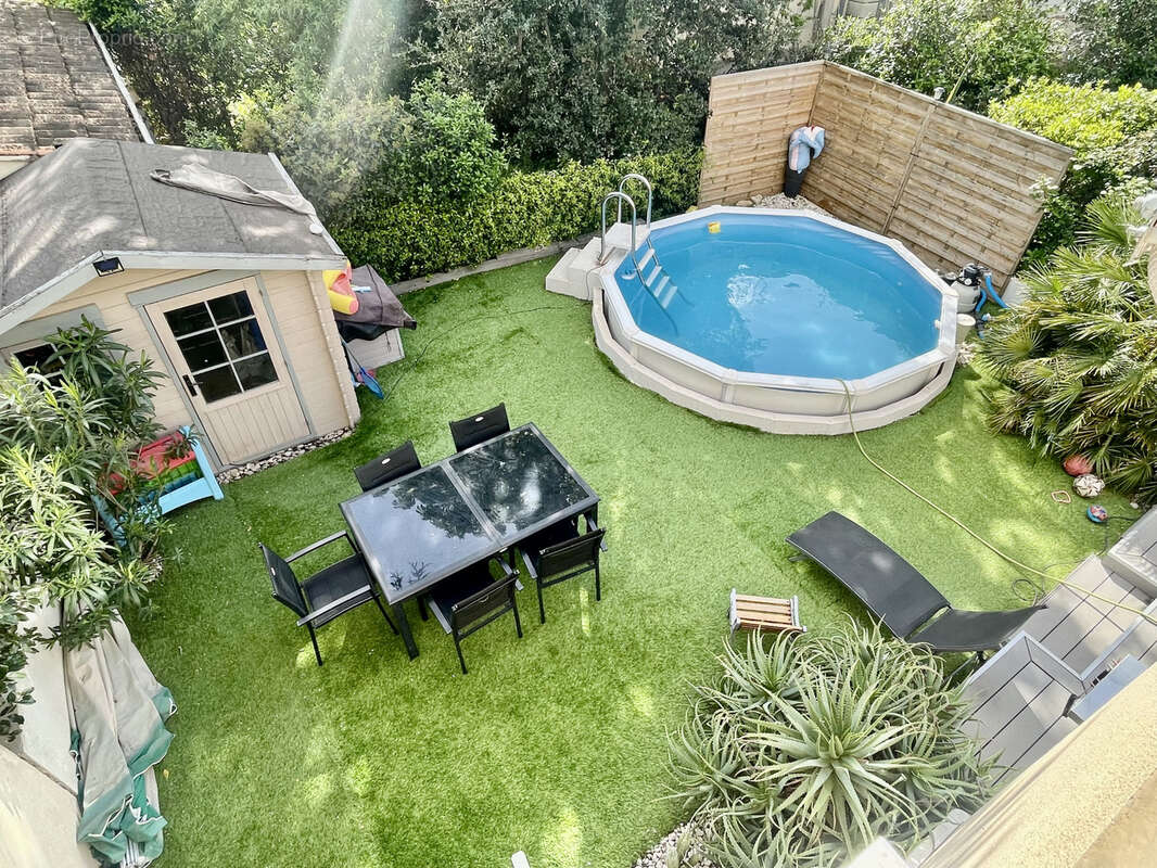 Appartement à CEYRESTE