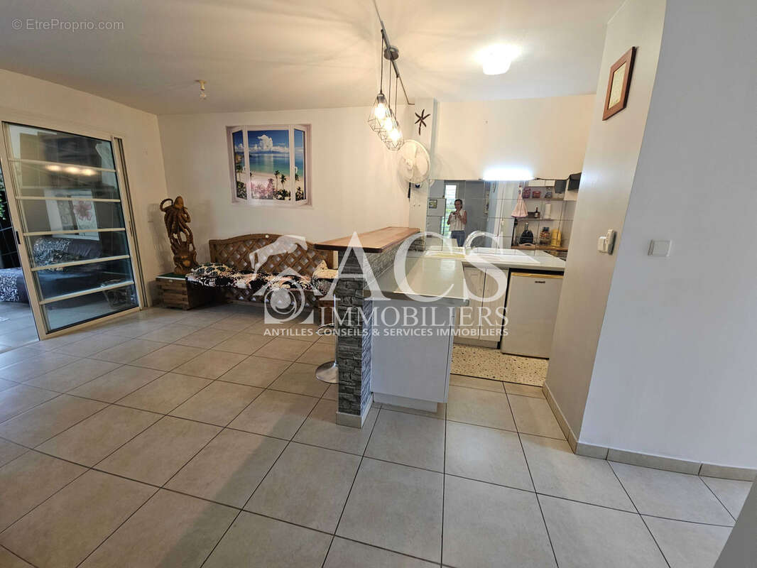 F2 avec grande terrasse et garage fermé dans résidence avec piscine - photo 9