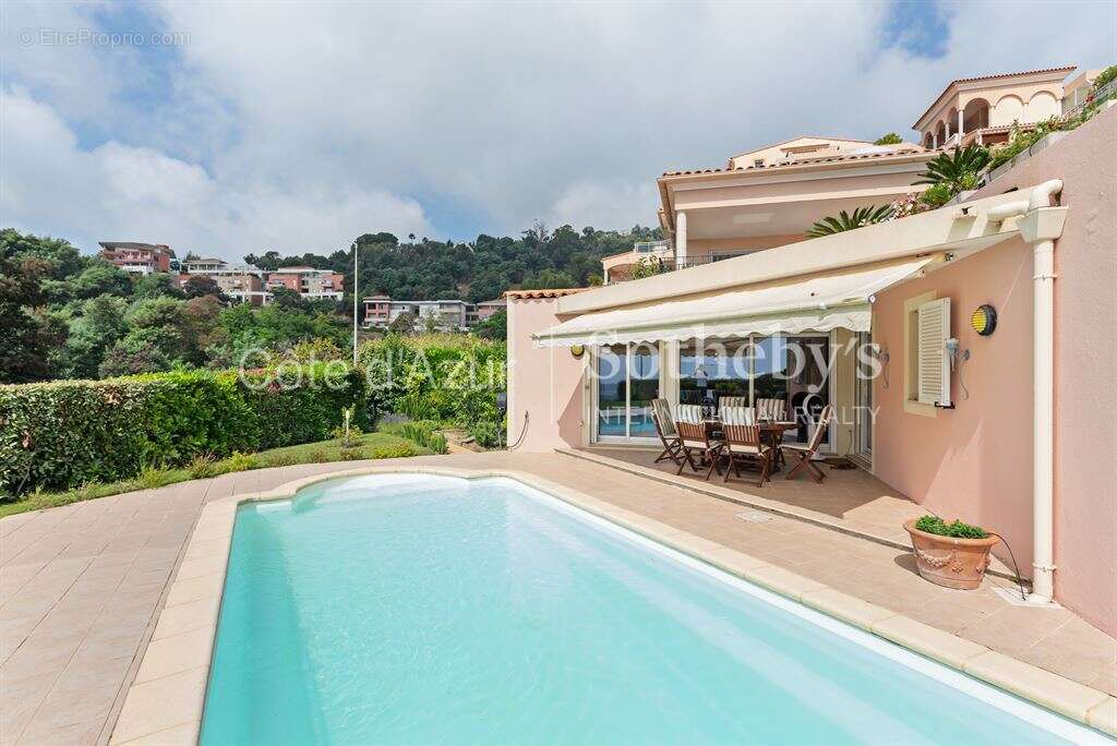 Appartement à MANDELIEU-LA-NAPOULE