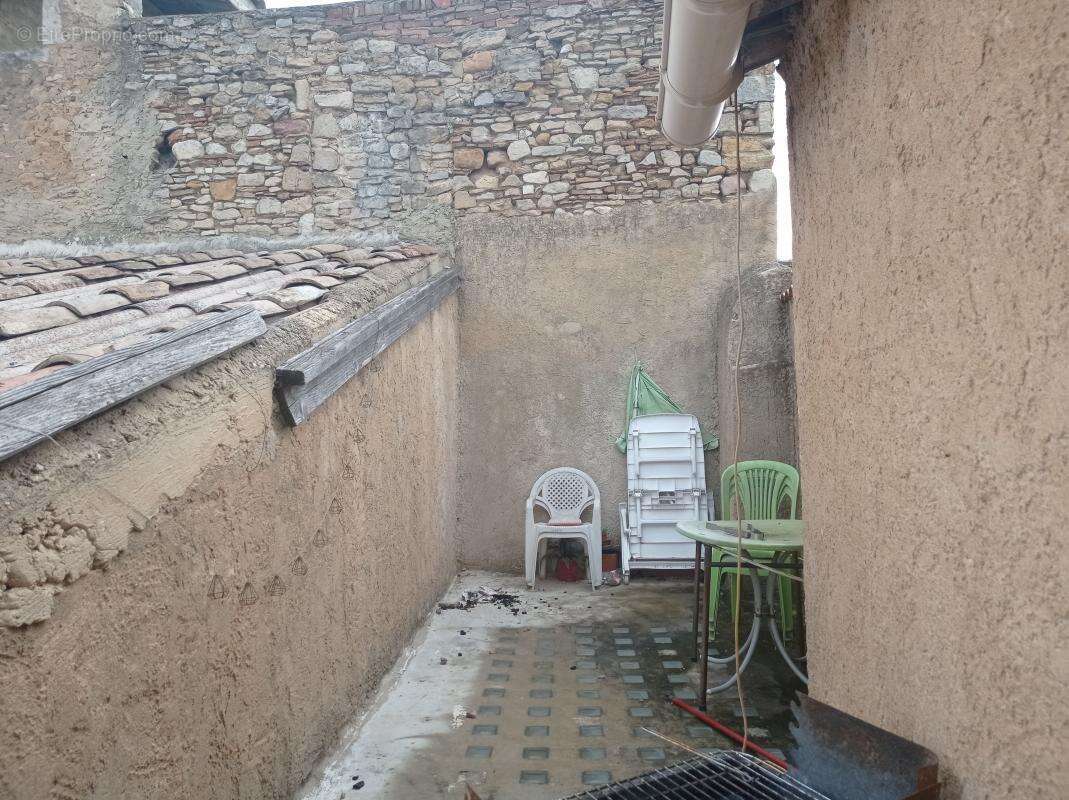 Appartement à BAGNOLS-SUR-CEZE