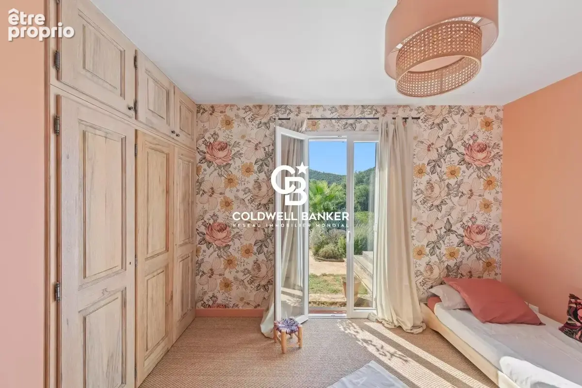 Maison de plain-pied avec piscine et vue sur les vignes, Les Borrels - 3400 Hyères-les-palmiers - photo 19