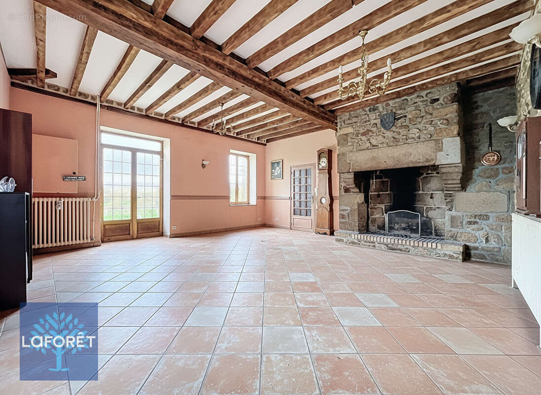 Maison à LOUVIGNE-DU-DESERT