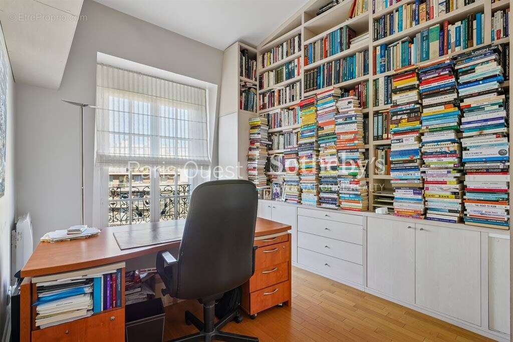 Appartement à NEUILLY-SUR-SEINE