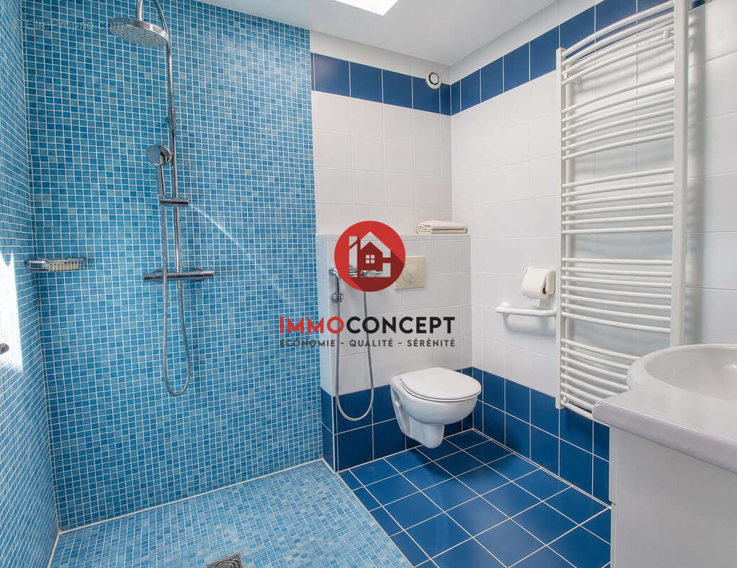 RdC: Salle d\'eau privative avec WC