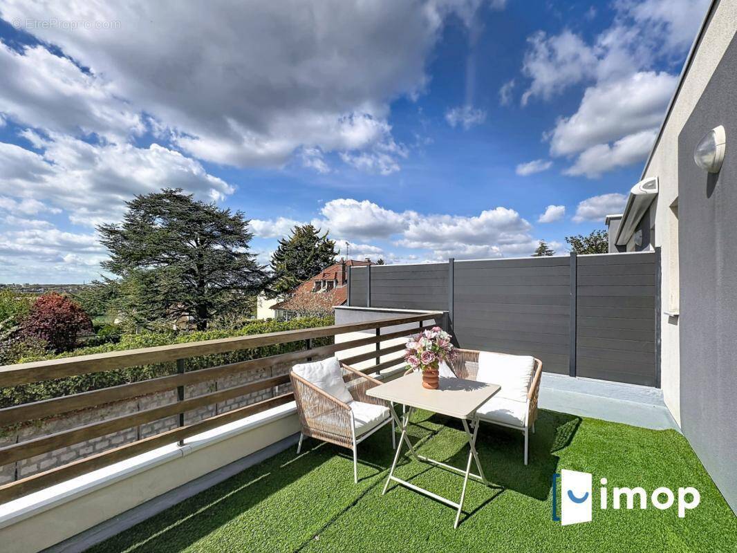 Appartement à VAUX-LE-PENIL