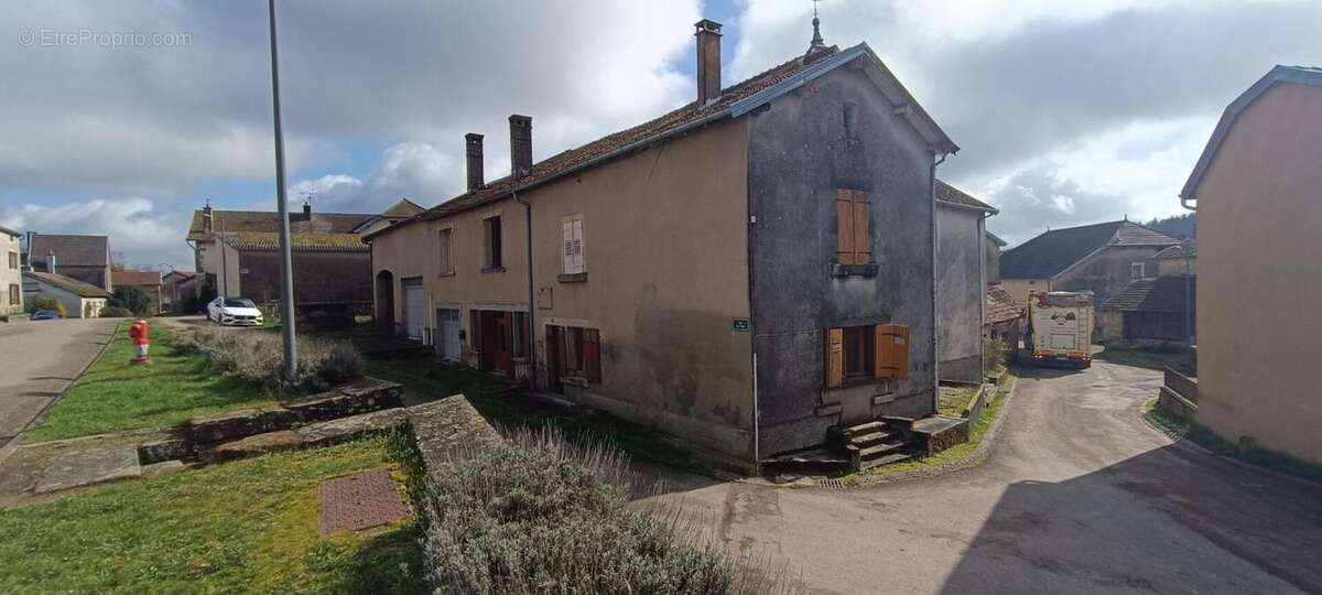 Maison 172.81 m2 et dépendances - photo 2