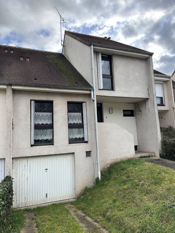 Maison à VAUX-LE-PENIL