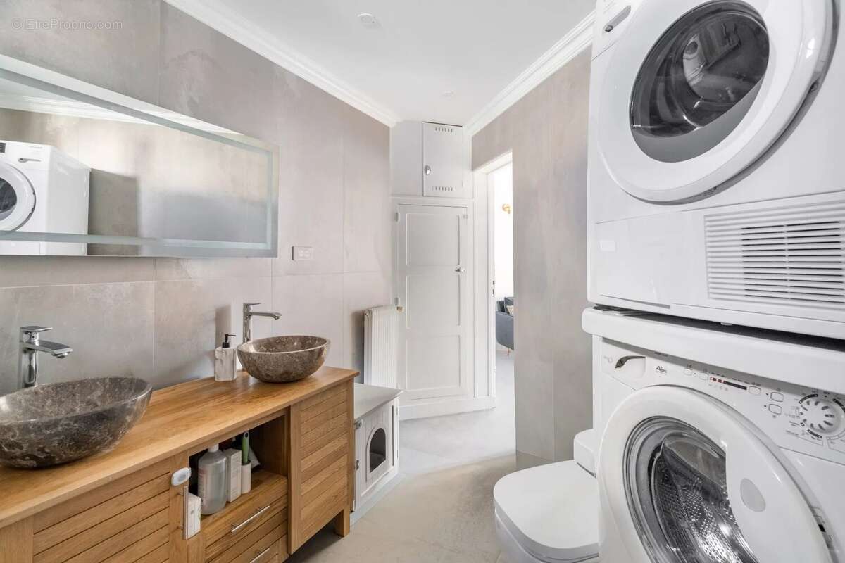 Appartement à LEVALLOIS-PERRET