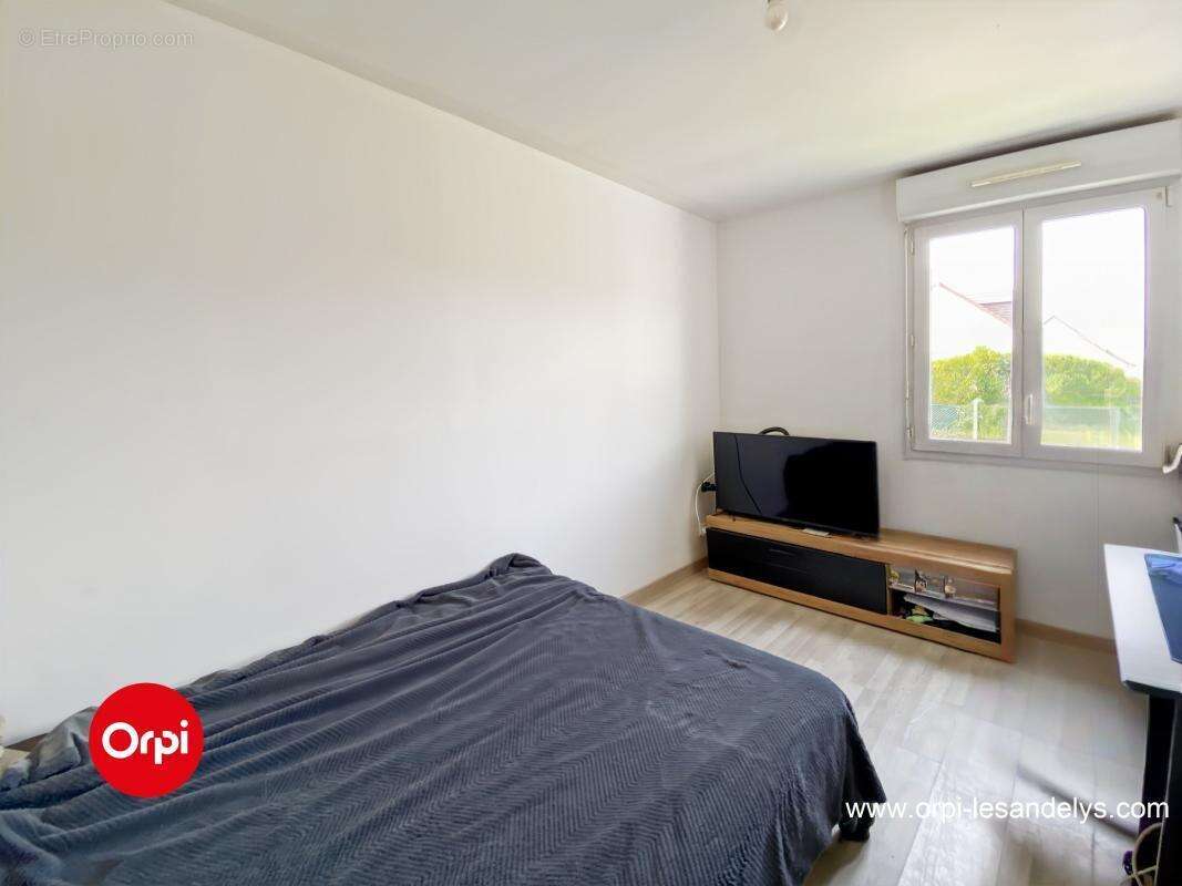 À Vendre Pavillon RT2012 - séjour (42 m²)  3 chambres  Terrain 812 m² - photo 14