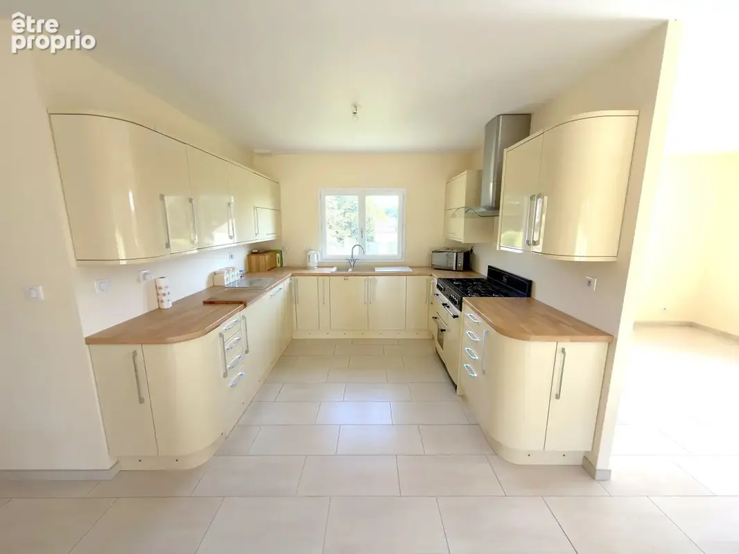 Villa moderne de plain-pied avec 3,3 ha de terrain - photo 3