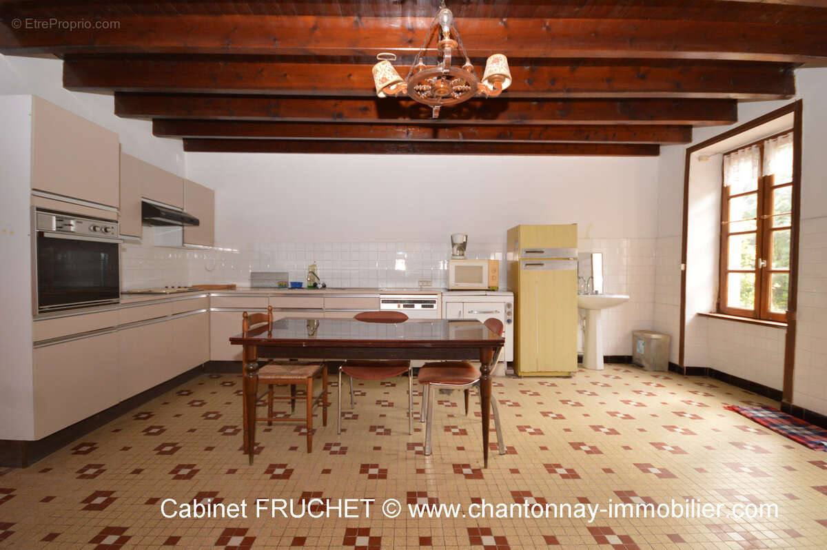 Maison à BAZOGES-EN-PAREDS