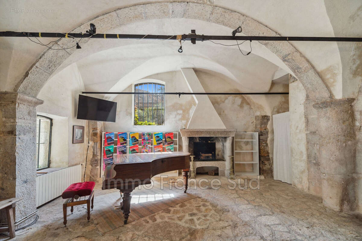 Maison à ENTRECASTEAUX