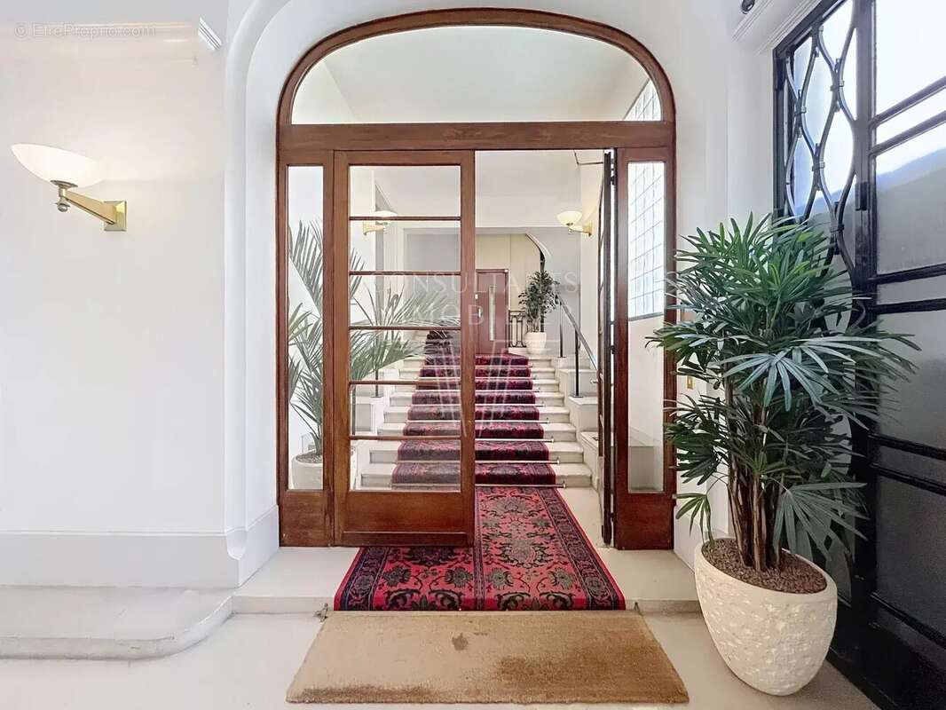 Appartement à PARIS-8E