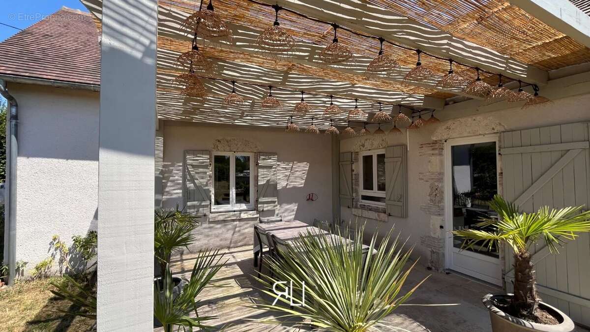 Grande maison, beaux volumes, charme de l'ancien - photo 2