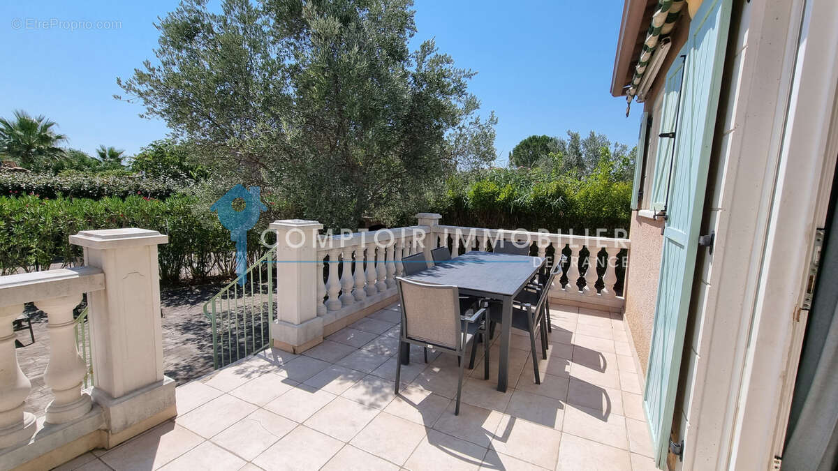 VAR (83) - À VENDRE - VIDAUBAN - Villa 3 chambres dans un domaine hôtelier sécurisé - photo 4