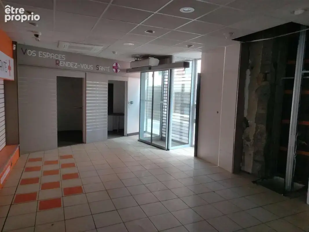 Bien commercial à vendre au centre-ville de Rumilly - photo 2