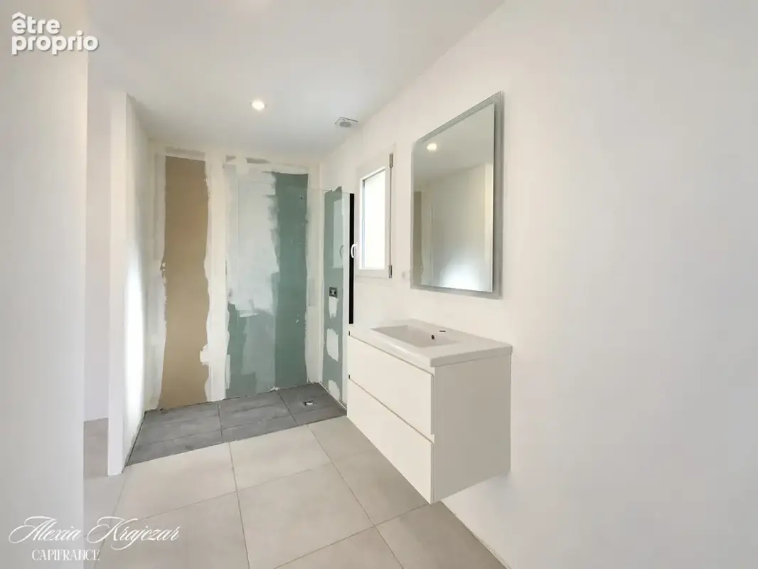 A VENDRE - Maison - 156m² - T6 - 4 chambres - Garage - Terrasse, jardin et piscine - CESSENON-SUR-ORB (34) - photo 6
