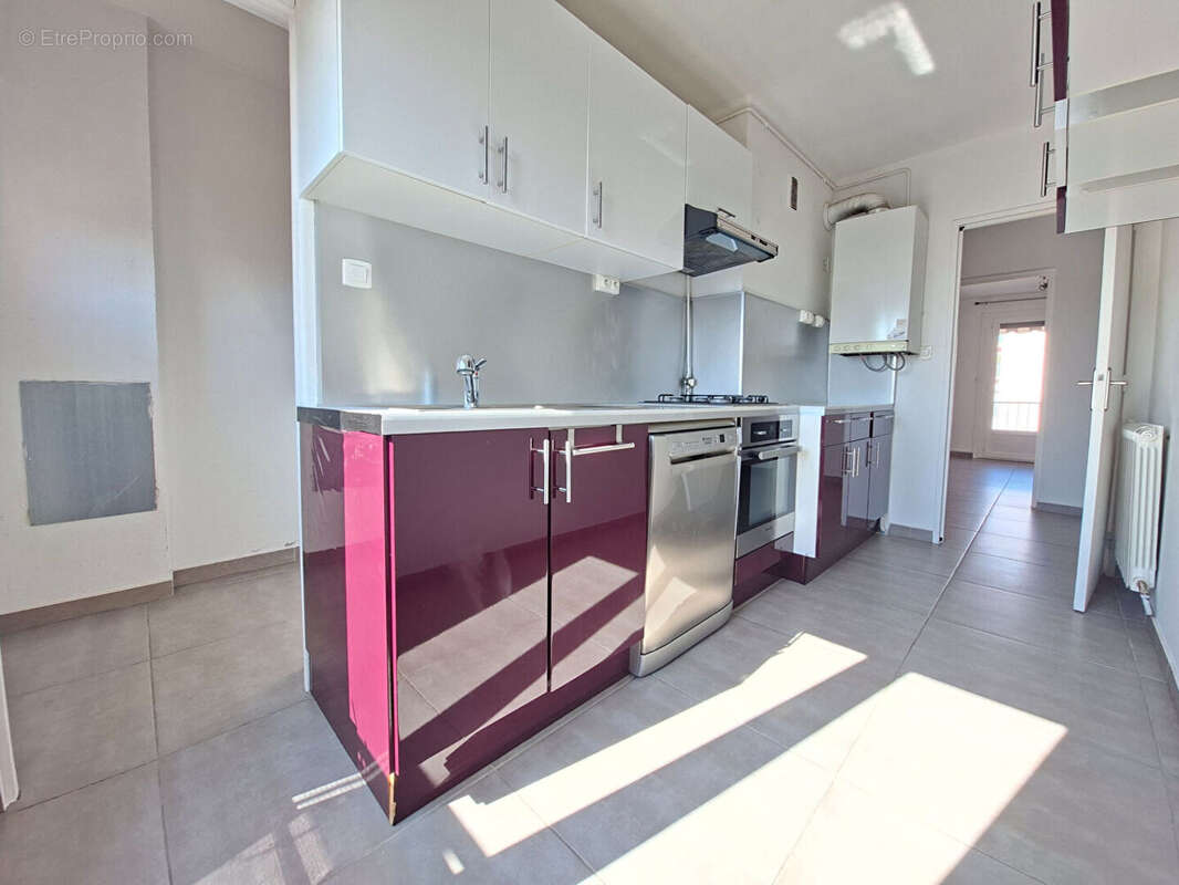 Perpignan T4 de 69,6m2 avec balcon, cave et parking - photo 4