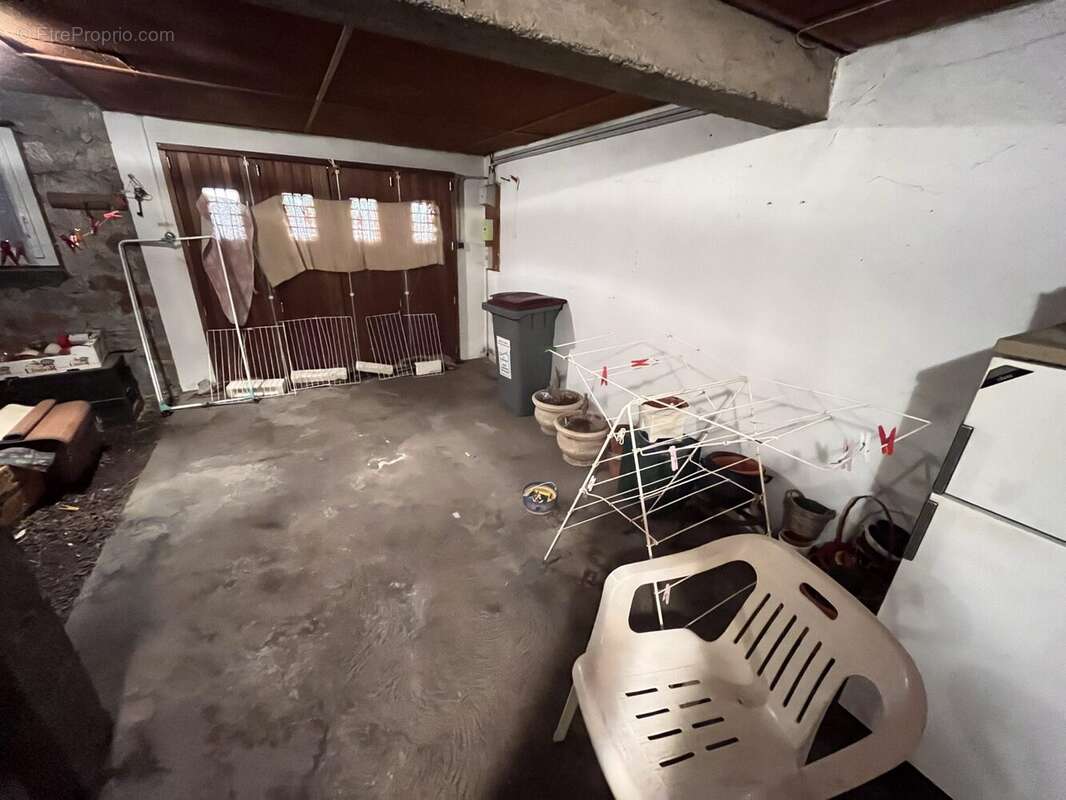 Garage - Maison à BORT-LES-ORGUES