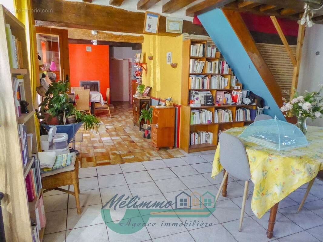 Maison 108 m² à Fontaines  - photo 6