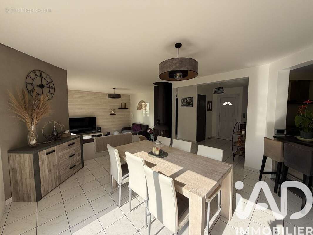 Photo 2 - Maison à SAINT-JEAN-LA-POTERIE