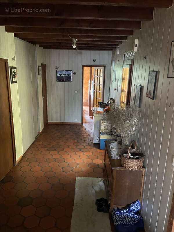 Isserteaux - maison avec dependances - photo 8