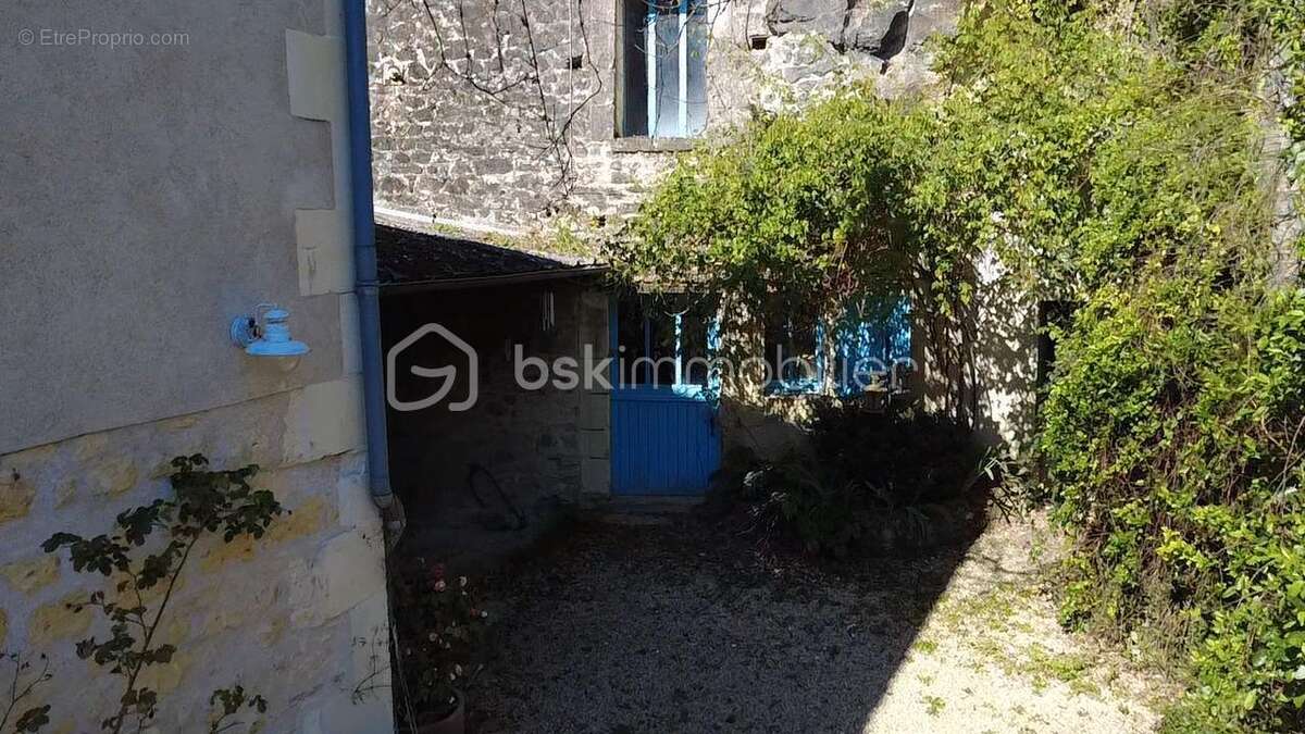 Maison à VILLAINES-LES-ROCHERS