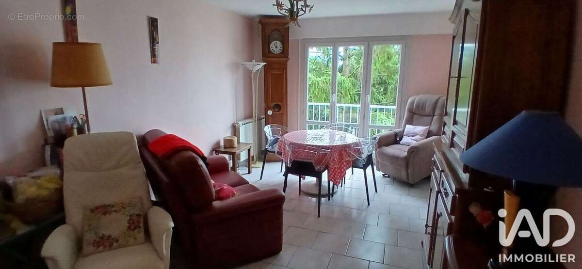 Appartement 50 m² à Saint-Jean-De-La-Ruelle  - photo 2