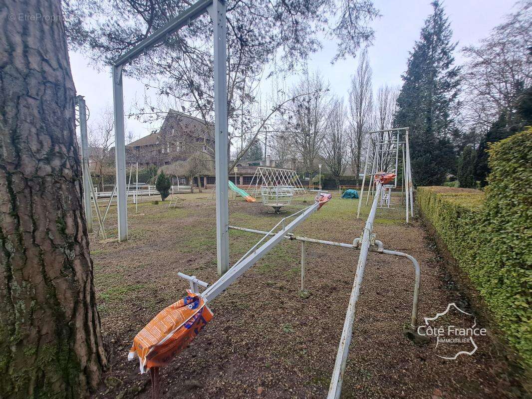 Commerce à MEZIERES-SUR-OISE