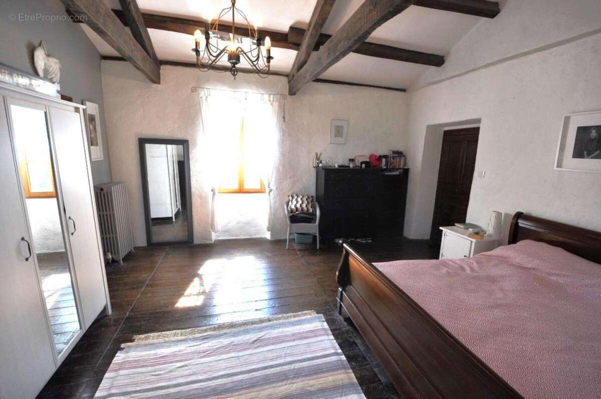 Maison à MIRANDOL-BOURGNOUNAC