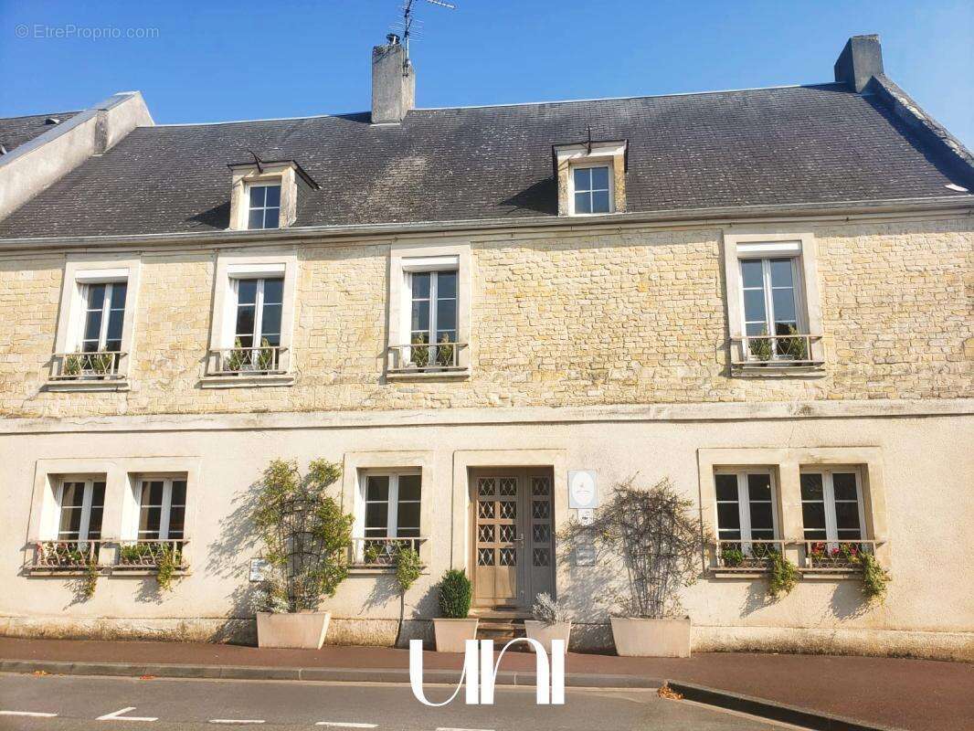 Maison 12 pièces de 365m2 sur terrain de 390m2 - THUE ET MUE - photo 9