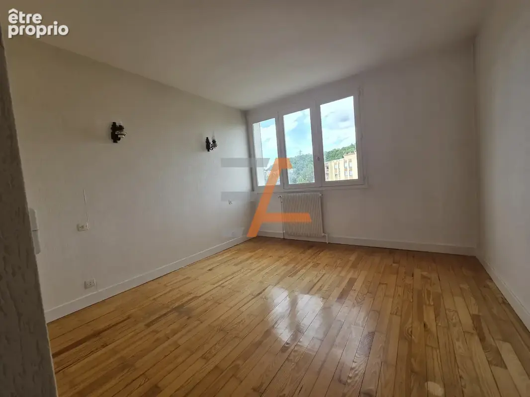 Proche Montaud   F5 de 95 m2 au 6éme étage avec ascenseur et garage - photo 8