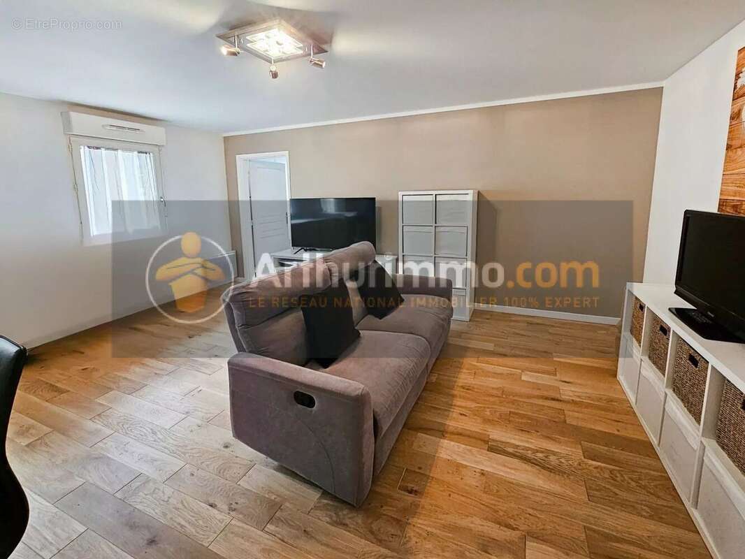 Appartement à SAINT-PIERRE-DU-PERRAY