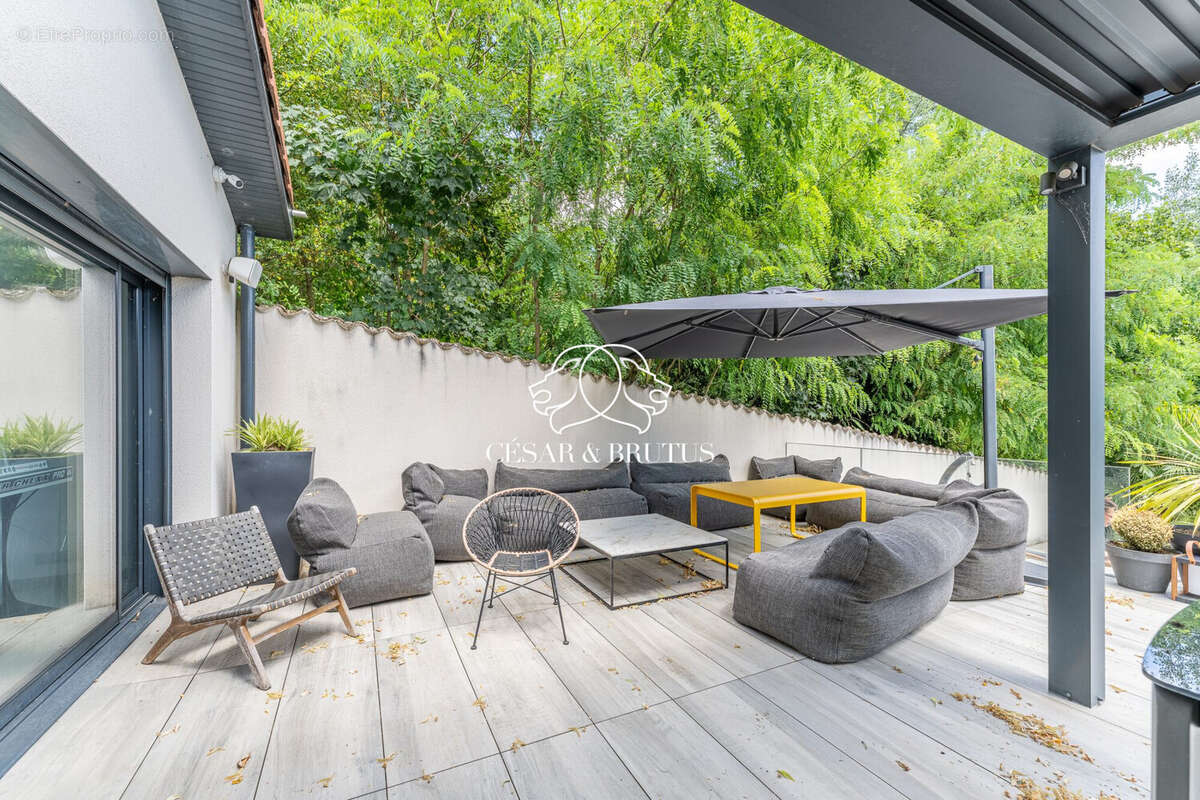 Maison 300 m² à Neyron  - photo 5