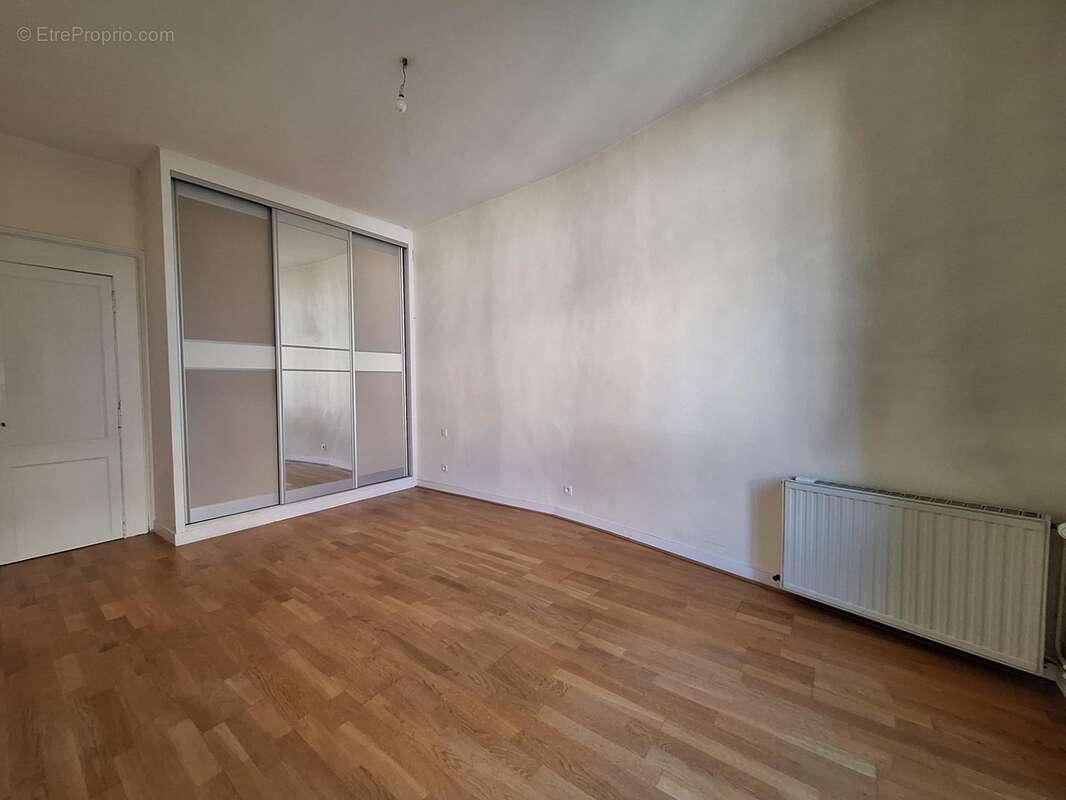 Appartement à vendre 5 pièces LAVAL CENTRE (53) - photo 7