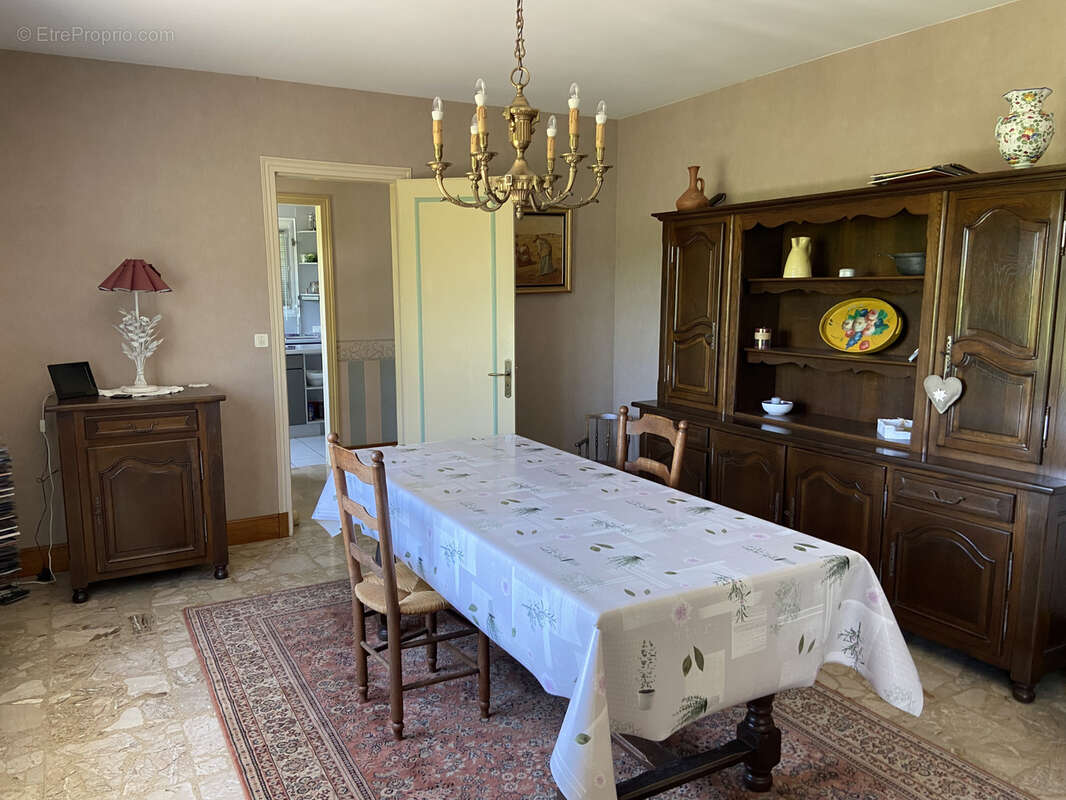 Maison indépendante T5 de 141 m2 sur parcelle de 1650 m2 à Saint Léonard - photo 7