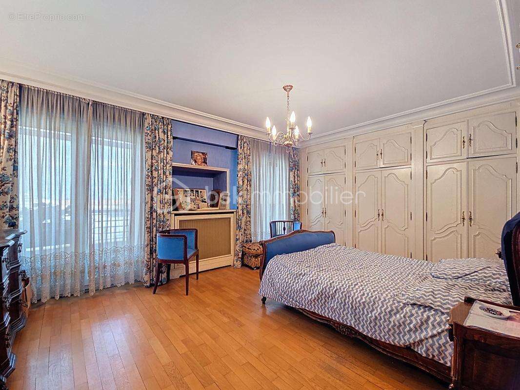 Appartement à LES PAVILLONS-SOUS-BOIS