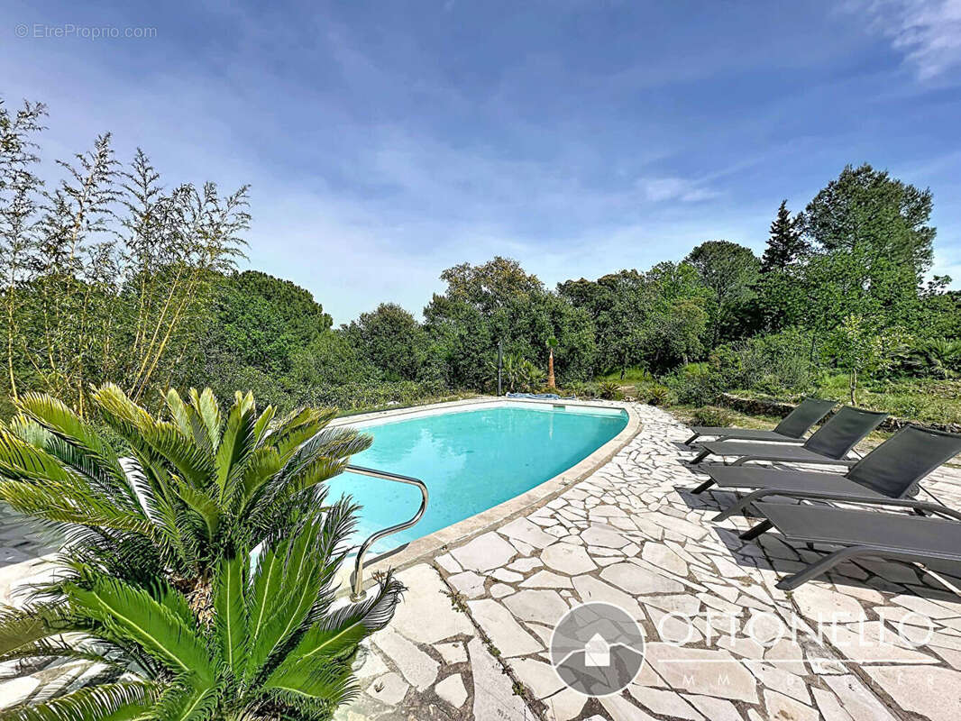 Maison à ROQUEBRUNE-SUR-ARGENS