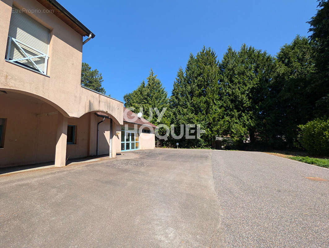 SURFACE BRUTE (LOT1) - A AMENAGER RDC 70 m² avec jardin et terrasse privatifs - photo 2