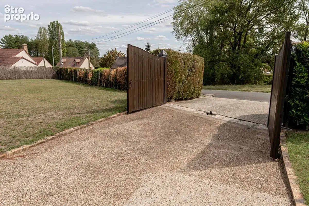 Lieux uniques ® x propriétés privées ® propriété de 169 m² sur 3.762 m² - dhuizon - piscine-pièce d'eau - photo 4