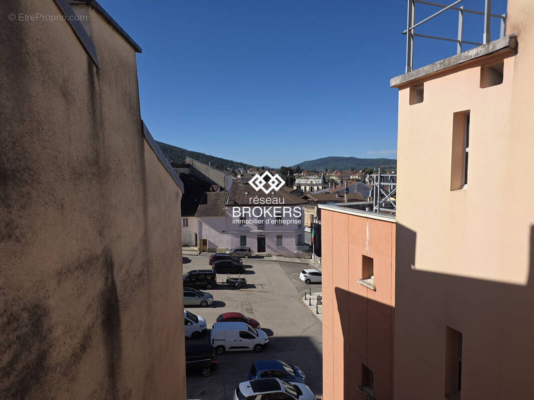 800 m² à Oyonnax  - photo 2