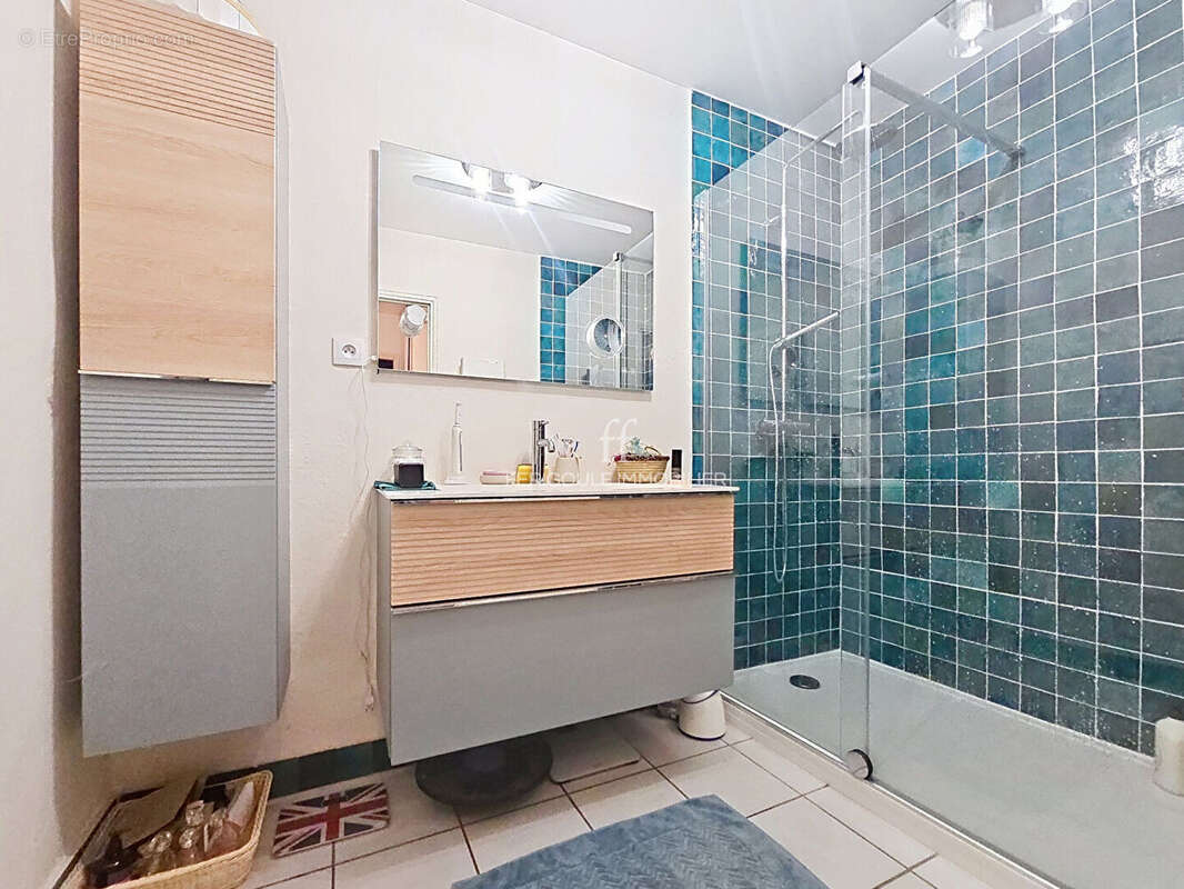 Appartement à VILLENEUVE-LES-AVIGNON