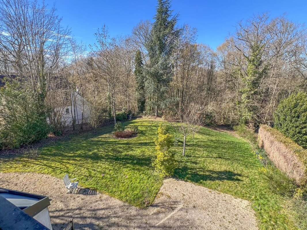 Maison à LE MESNIL-SAINT-DENIS