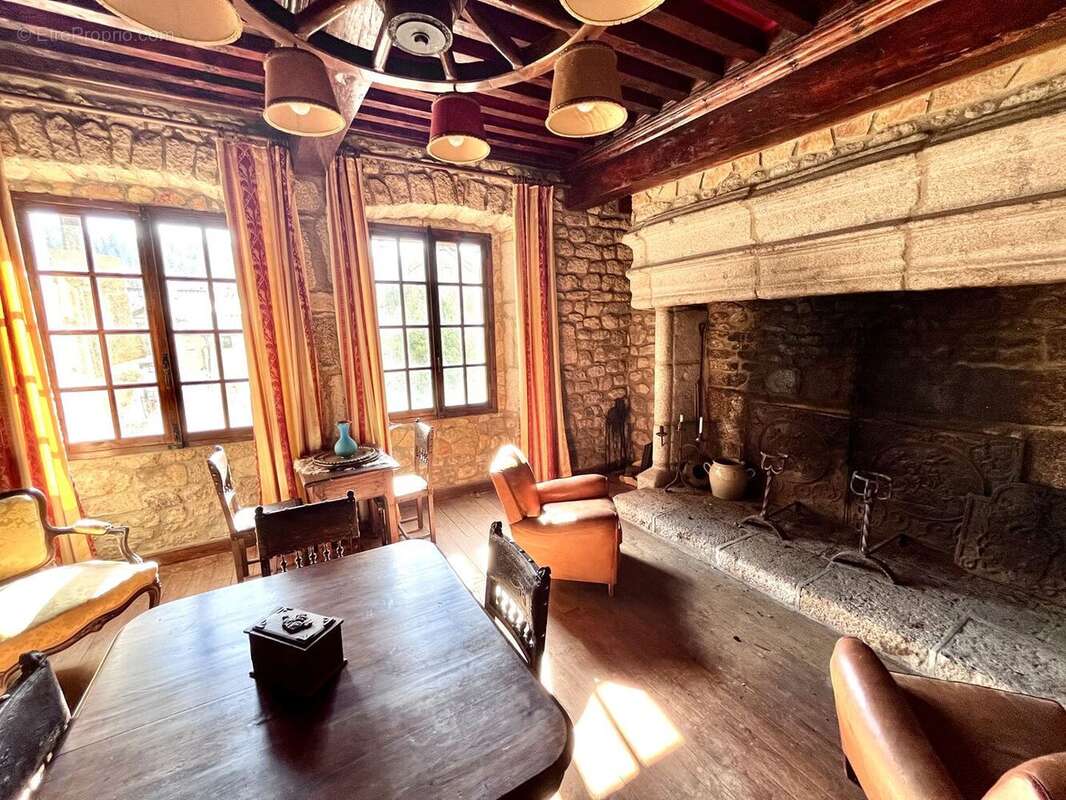 Appartement à LE MALZIEU-VILLE