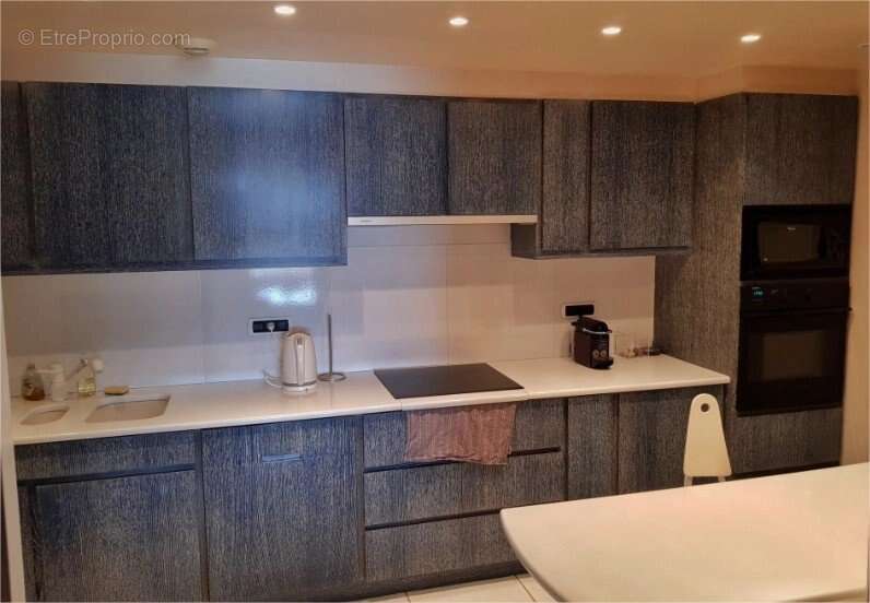 Cuisine Carrelage - Appartement à VILLEFRANCHE-SUR-MER