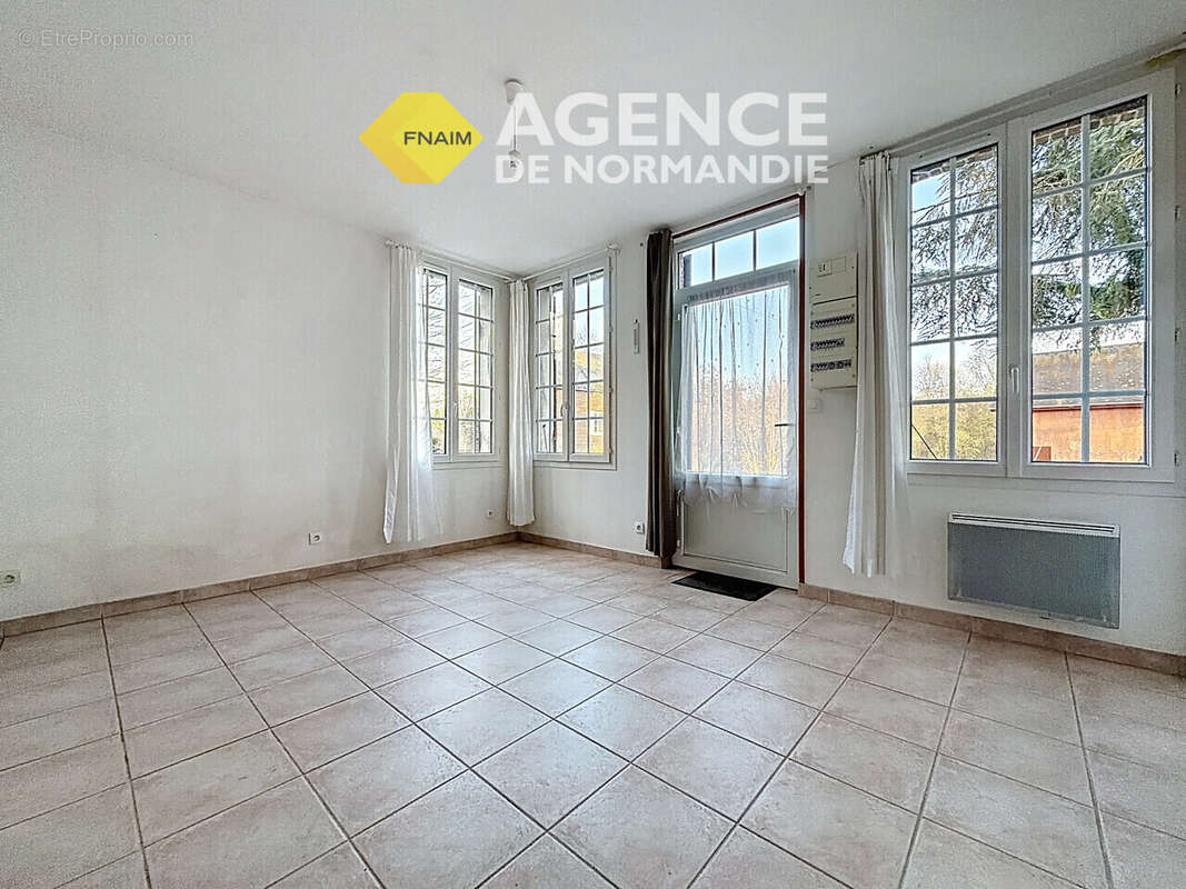 Maison à MONTREUIL-L&#039;ARGILLE