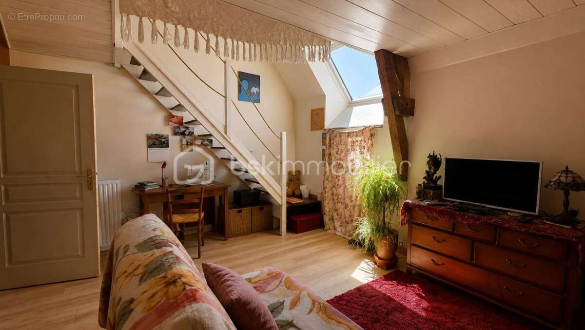 GRANDE LONGERE avec dépendances et terrain de + d’1HA - photo 9