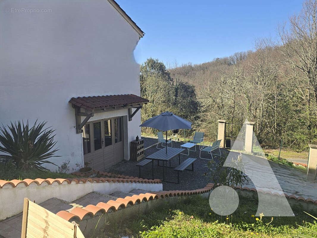 Maison à CARSAC-AILLAC